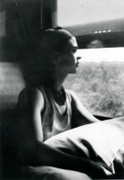 http://www.bernalespacio.com/files/gimgs/th-66_1932 Frida on the Train for contrast Mediano copia.jpg